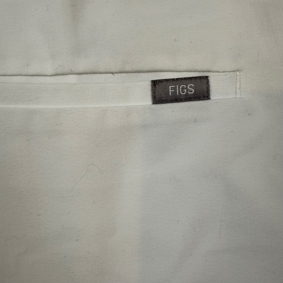 FIGS Technical Collection White V-Neck Scrub Top Womens Medium FW1100 Sh - Picture 3 of 7
